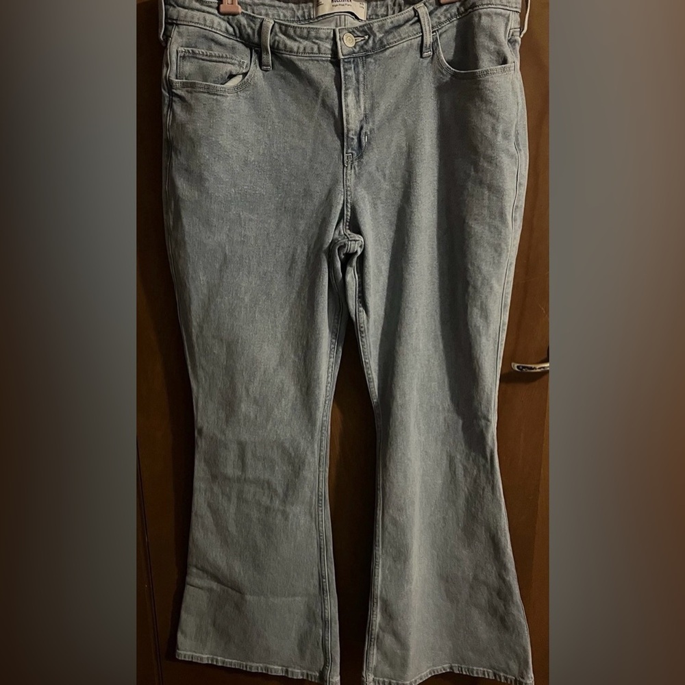 Hollister Women’s size 18 light wash high rise high waist flare jeans!